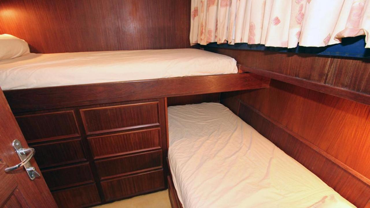 Hotel Yacht Our Alissa 산트 아드리아 데 베소스 외부 사진