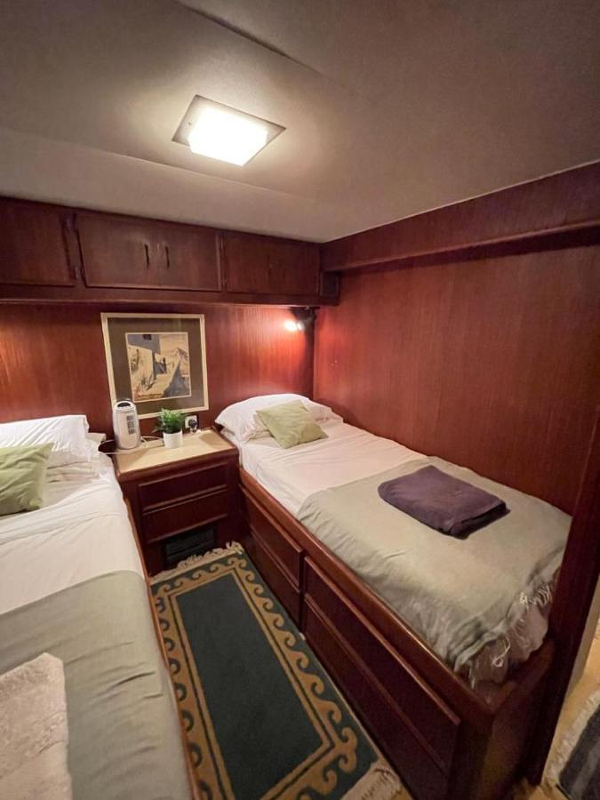Hotel Yacht Our Alissa 산트 아드리아 데 베소스 외부 사진