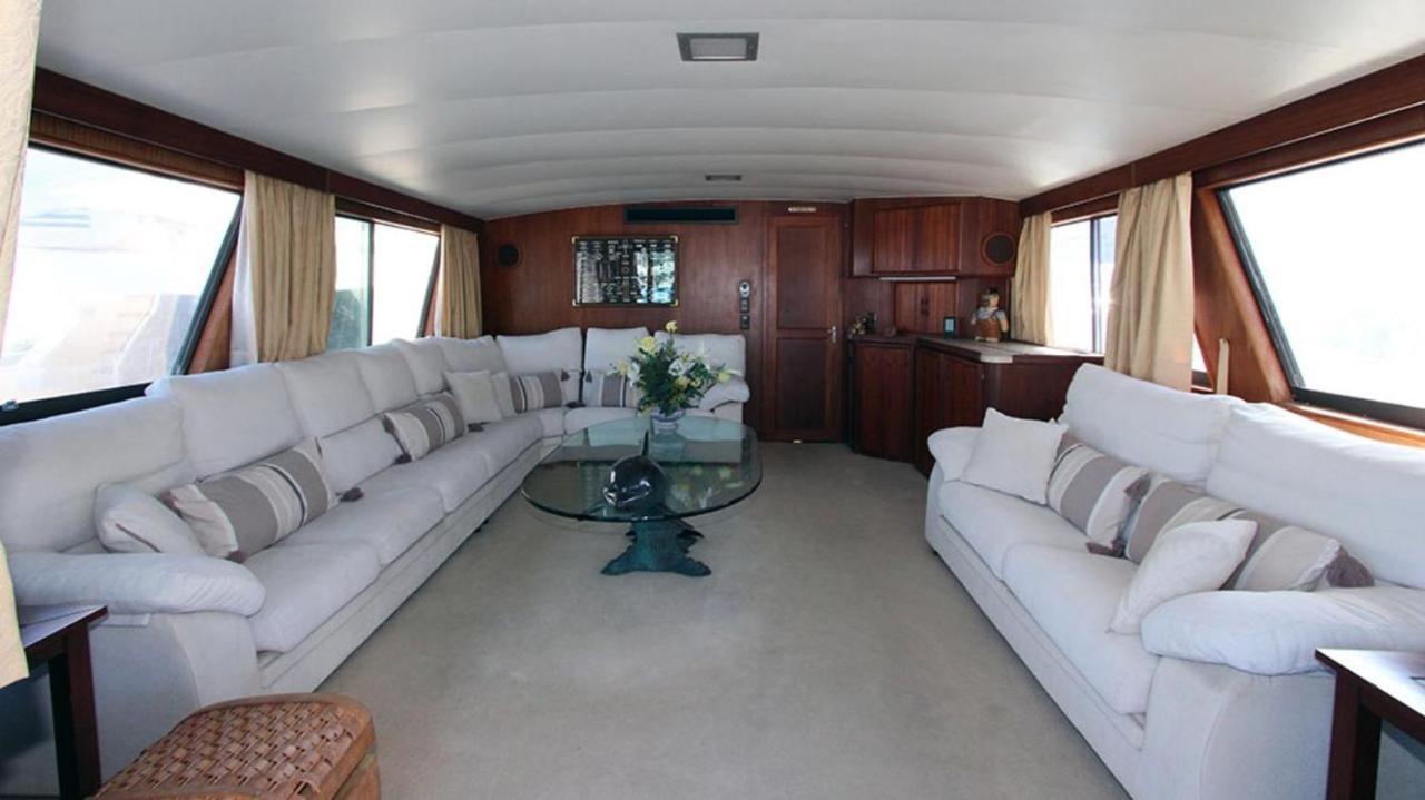 Hotel Yacht Our Alissa 산트 아드리아 데 베소스 외부 사진