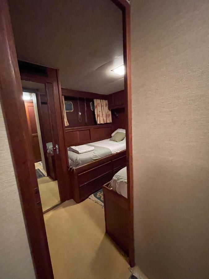 Hotel Yacht Our Alissa 산트 아드리아 데 베소스 외부 사진