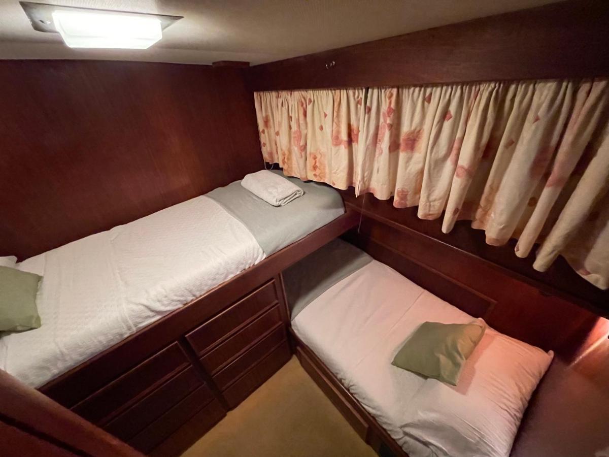 Hotel Yacht Our Alissa 산트 아드리아 데 베소스 외부 사진