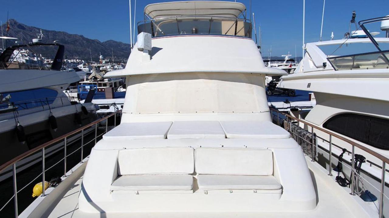 Hotel Yacht Our Alissa 산트 아드리아 데 베소스 외부 사진