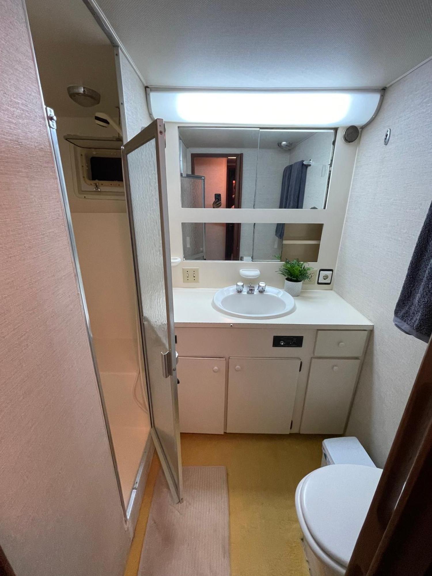 Hotel Yacht Our Alissa 산트 아드리아 데 베소스 외부 사진