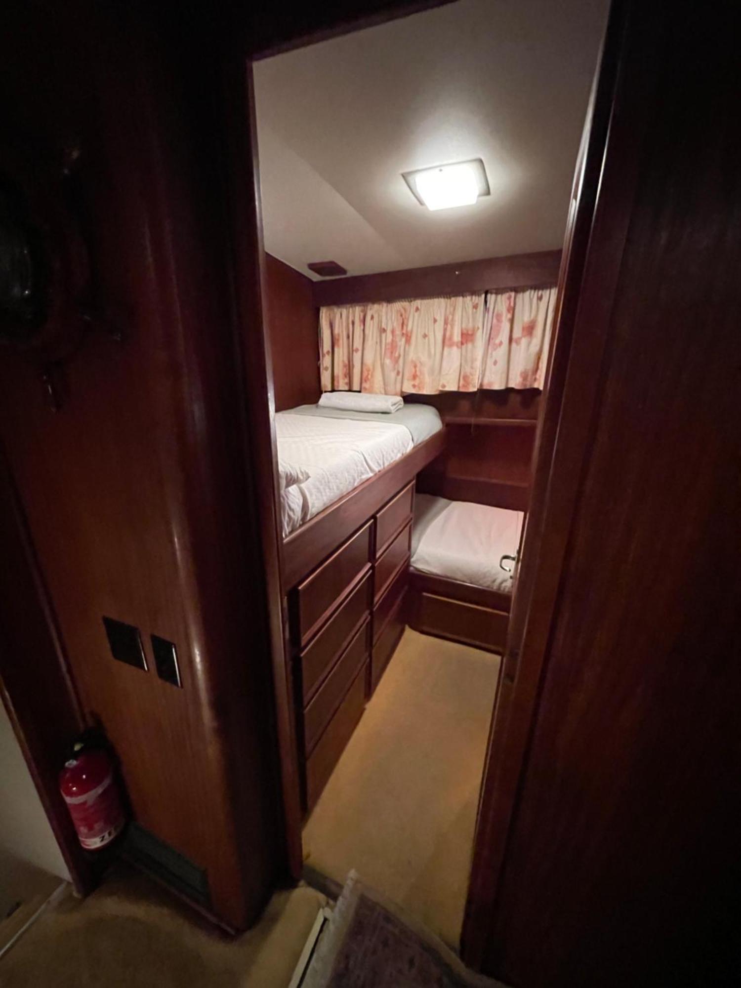 Hotel Yacht Our Alissa 산트 아드리아 데 베소스 외부 사진