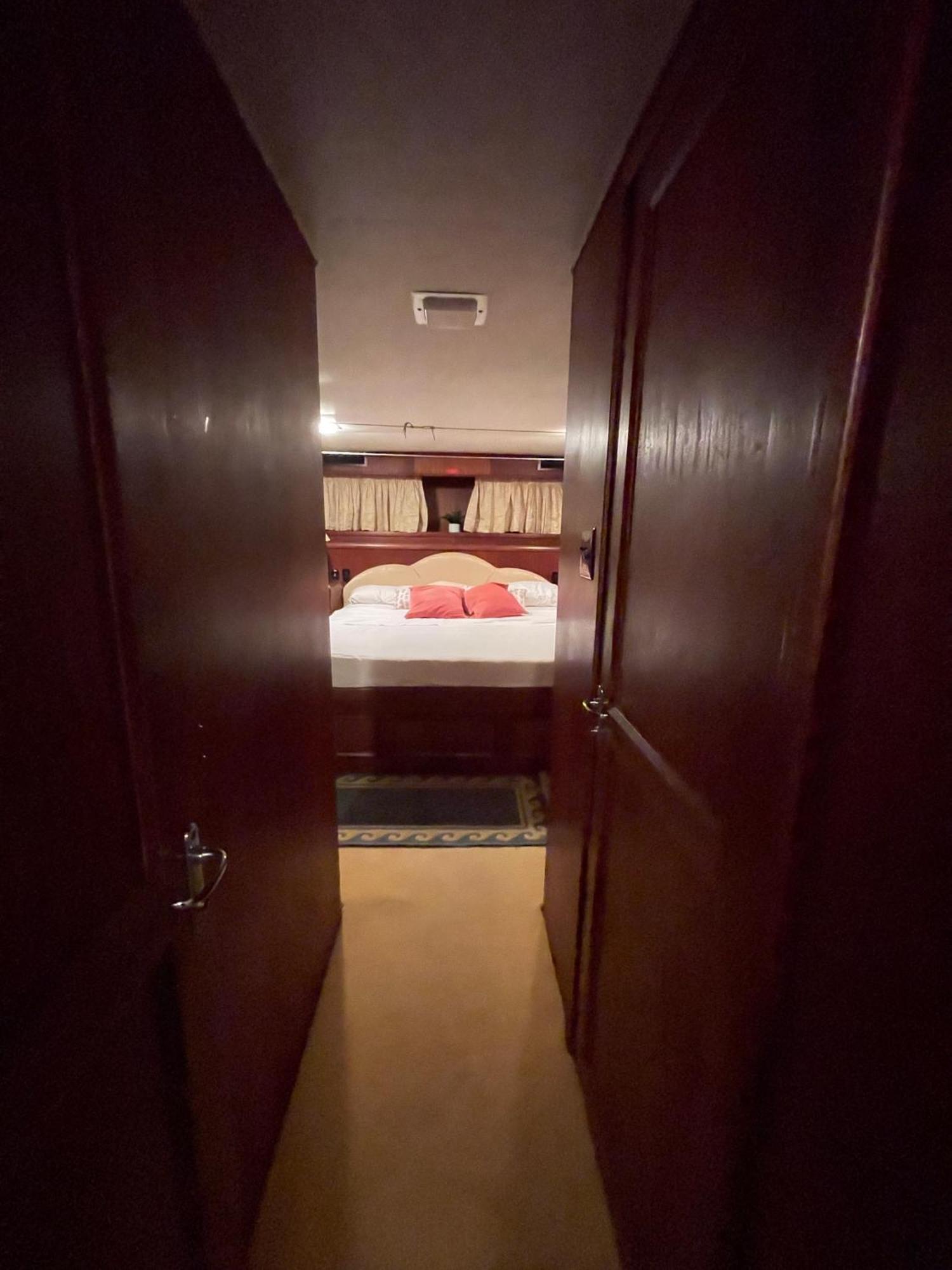 Hotel Yacht Our Alissa 산트 아드리아 데 베소스 외부 사진