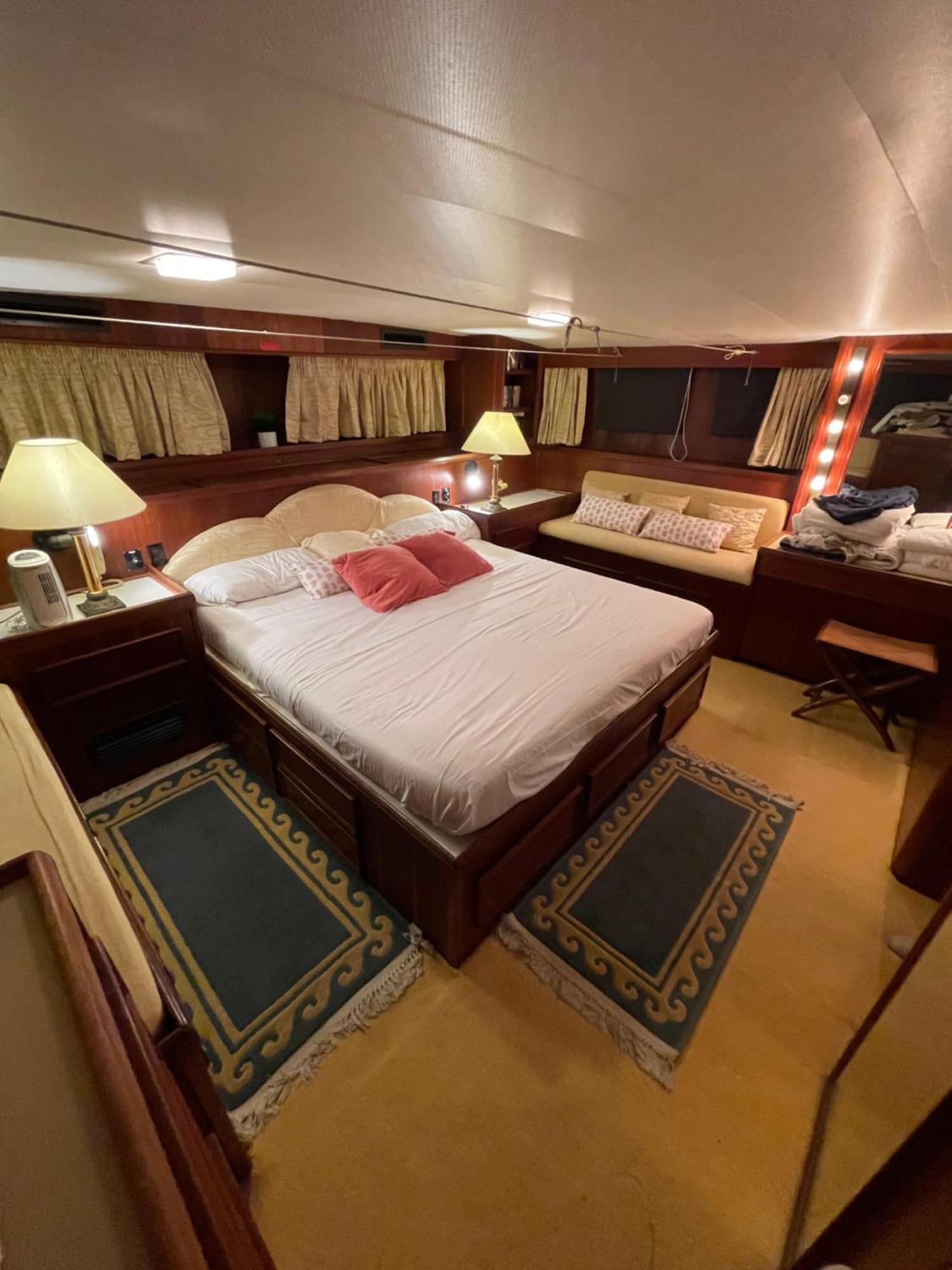 Hotel Yacht Our Alissa 산트 아드리아 데 베소스 외부 사진